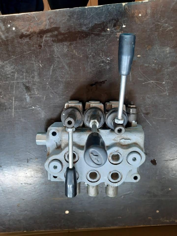 Distributeur hydraulique Walvoil SD5/3-P– Double Effet, Enlèvement ou Envoi