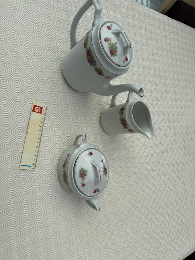 Vintage porseleinen koffieservies – 3-delig bloemenmotief, Ophalen, Zo goed als nieuw, Porselein