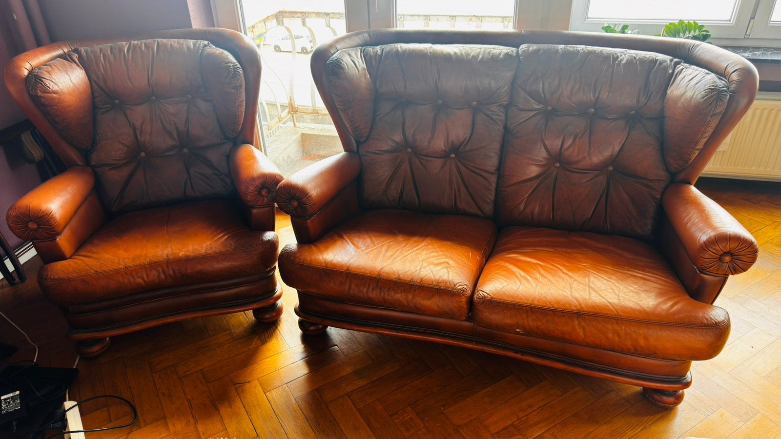 Un canapé 2 places et deux fauteuils en cuir, Enlèvement