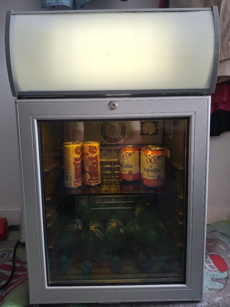 Réfrigérateur à boissons Red Bull, Sans bac à congélation, Moins de 45 cm, Enlèvement, Utilisé