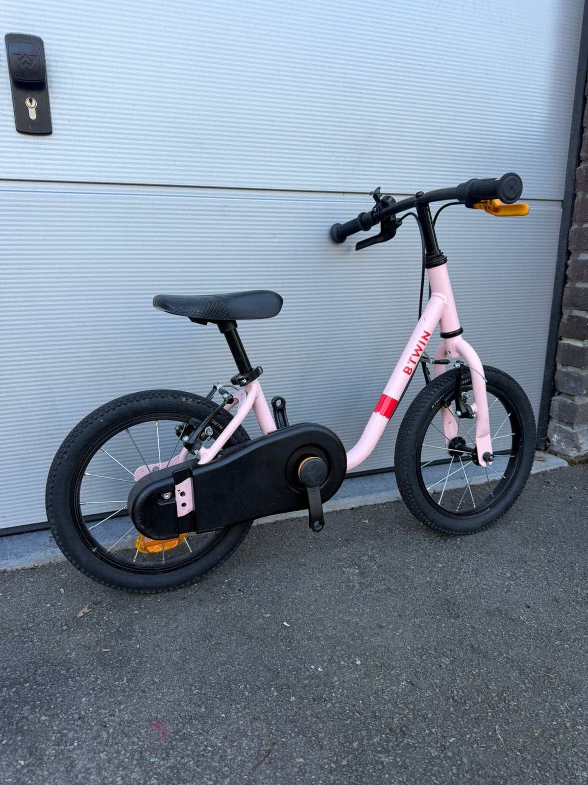 B’TWIN kinderfiets 16 inch – roze – goede staat, Ophalen, Zo goed als nieuw