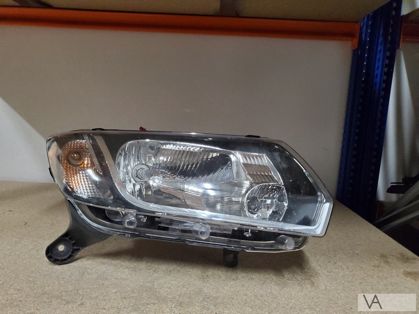 Dacia Logan en Sandero 2012 - 2019 koplamp rechts 260107615r, Autos : Pièces & Accessoires, Dacia, -, Utilisé, -