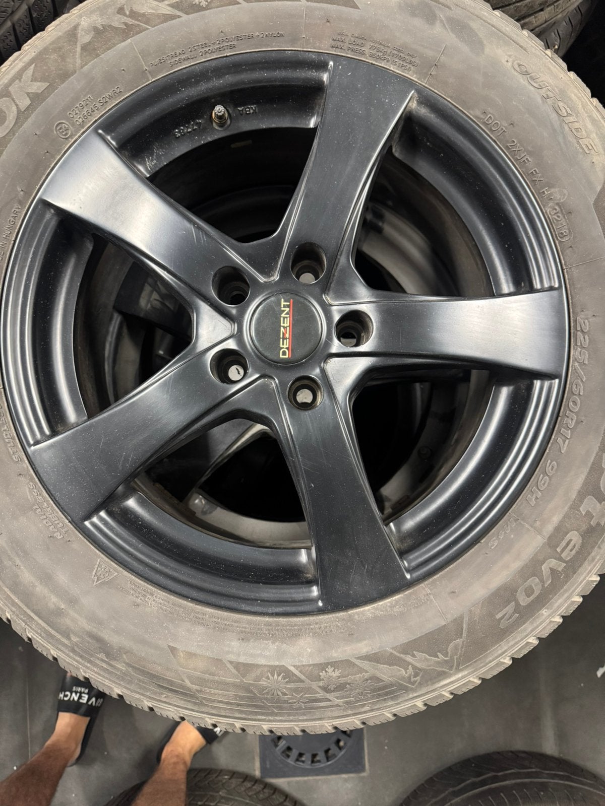 4 jantes alu DEZENT noires 17 pouces avec pneus hiver, Autos : Pièces & Accessoires, Pneus hiver, Enlèvement, Pneu(s), 17 pouces