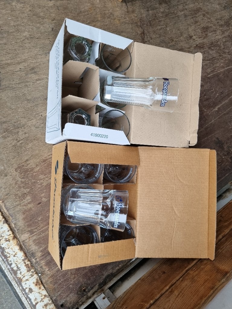 6 smalle en 6 normale Hoegaarden glazen, Ophalen of Verzenden, Zo goed als nieuw, Bierglas