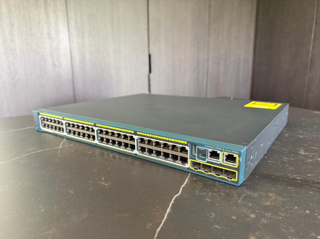 Cisco Catalyst 2960‑S – 48‑poorts Gigabit switch, Ophalen, Gebruikt
