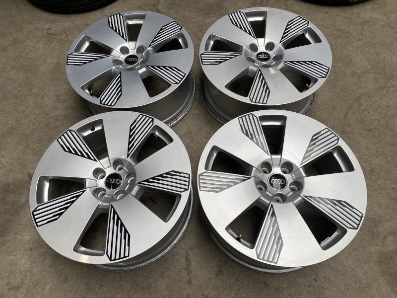 19 inch originele velgen Audi E-Tron 4KE601025Q, 19 inch, Gebruikt, Velg(en), -