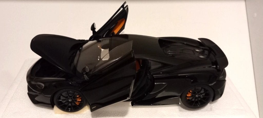 1/18 Mclaren 600LT onyx black 2019 Autoart, Enlèvement ou Envoi, Neuf, Voiture, Autoart