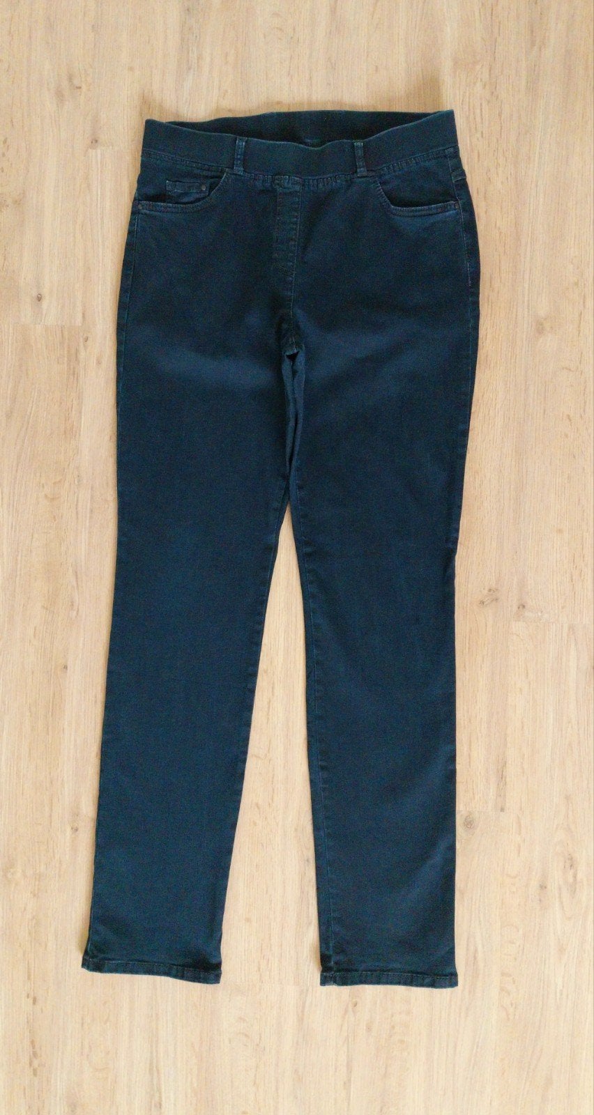 Klassieke marineblauwe jeansbroek van Brax Raphaela  - mt 40, Kleding | Dames, Spijkerbroeken en Jeans, Ophalen of Verzenden, Zo goed als nieuw