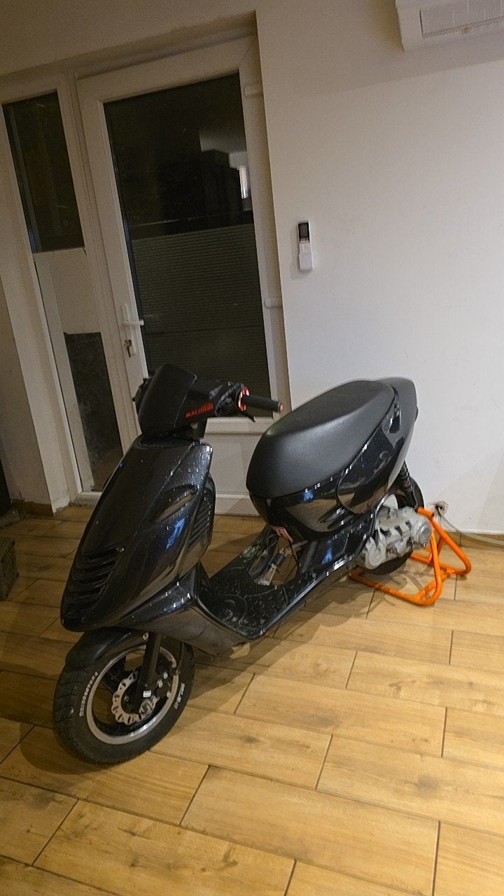 aprillia sonic, Ophalen, Benzine