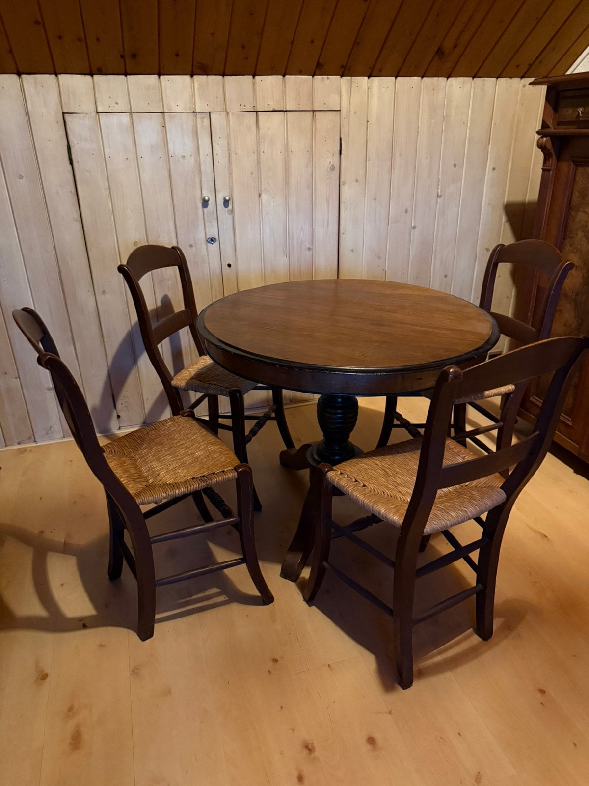 Antieke tafel (willen3) met stoelen, Ophalen