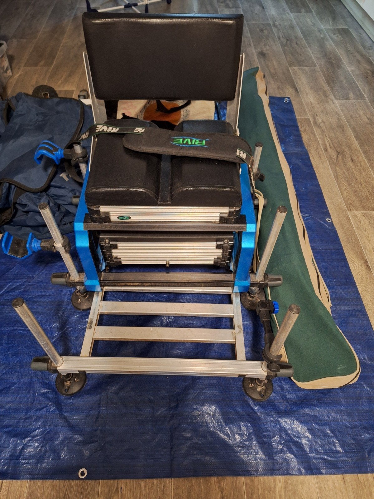 Wedstrijdcursus vismateriaal,, Ophalen