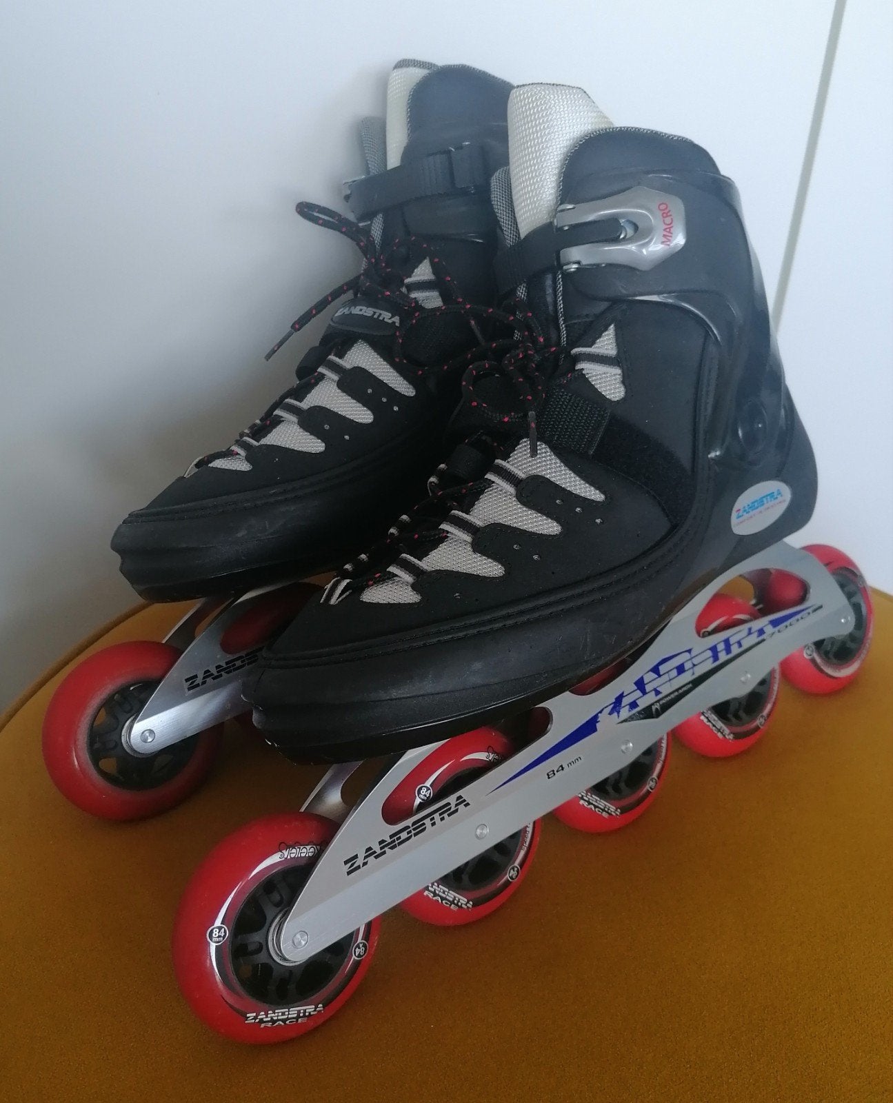 Zandstra skeelers 43-44 + bescherming, Sport en Fitness, Skeelers, Inline skates 5 wielen, Heren, Zo goed als nieuw, Ophalen