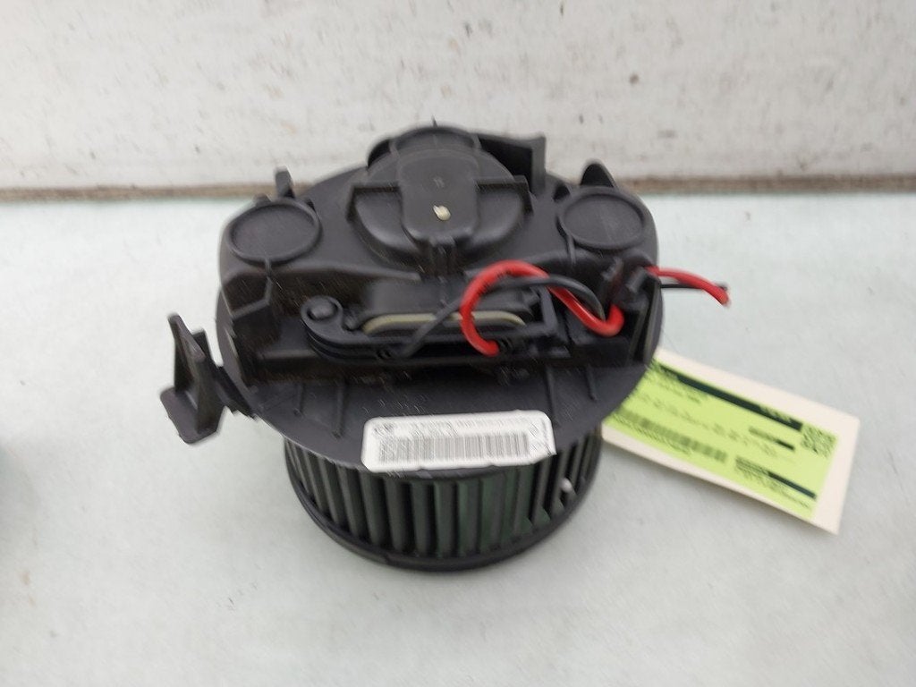 KACHEL VENTILATORMOTOR Renault Clio III (BR / CR), Gebruikt, Renault, Valeo, 100, rue de Courcelles
75017  Paris, FR