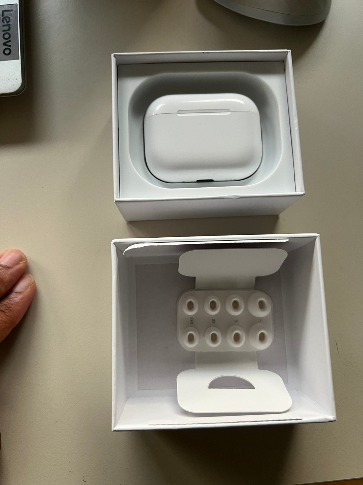 Airpods Pro 3 oplaadcase met eartips, Ophalen of Verzenden, Zo goed als nieuw, Wit, Draadloos opladen