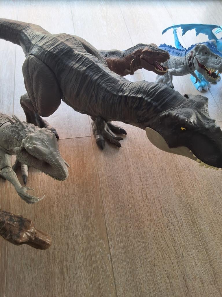 Dinosaursus, Ophalen, Zo goed als nieuw