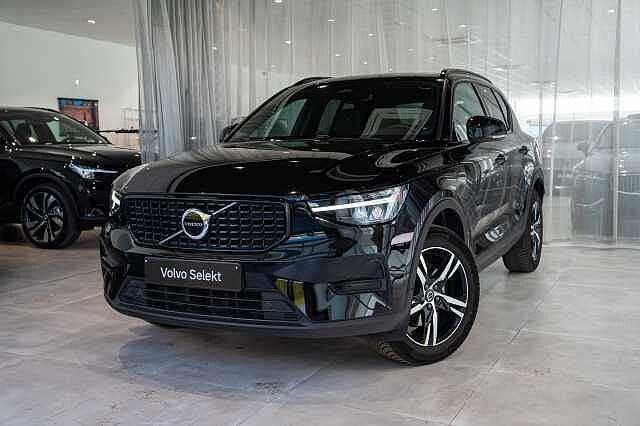 Volvo XC40 Plus, B3 Mild Hybrid, Essence, Dark, Automaat, Euro 6, https://public.car-pass.be/vhr/95995d60-413c-43fd-b93f-e0011a43154d