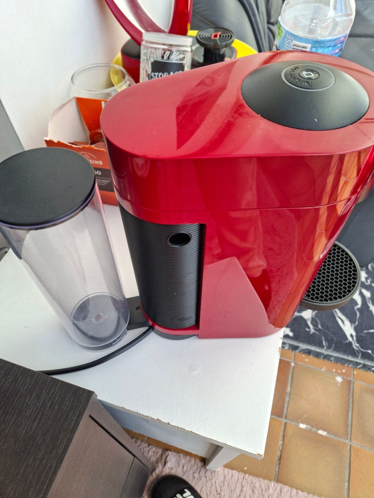Nespresso Vertuo koffiemachiene, Elektronische apparatuur, Ophalen, Afneembaar waterreservoir, Koffiepads en cups, Koffiemachine