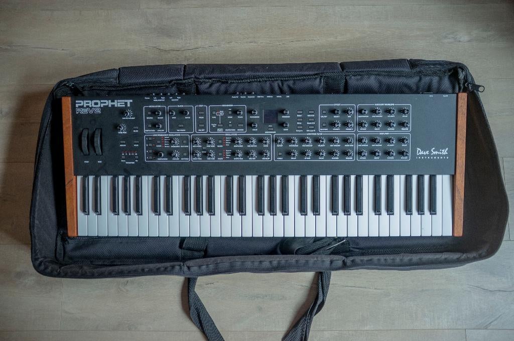 dave smith prophet rev 2, Muziek en Instrumenten, Synthesizers, Ophalen of Verzenden, Zo goed als nieuw, Met midi-aansluiting