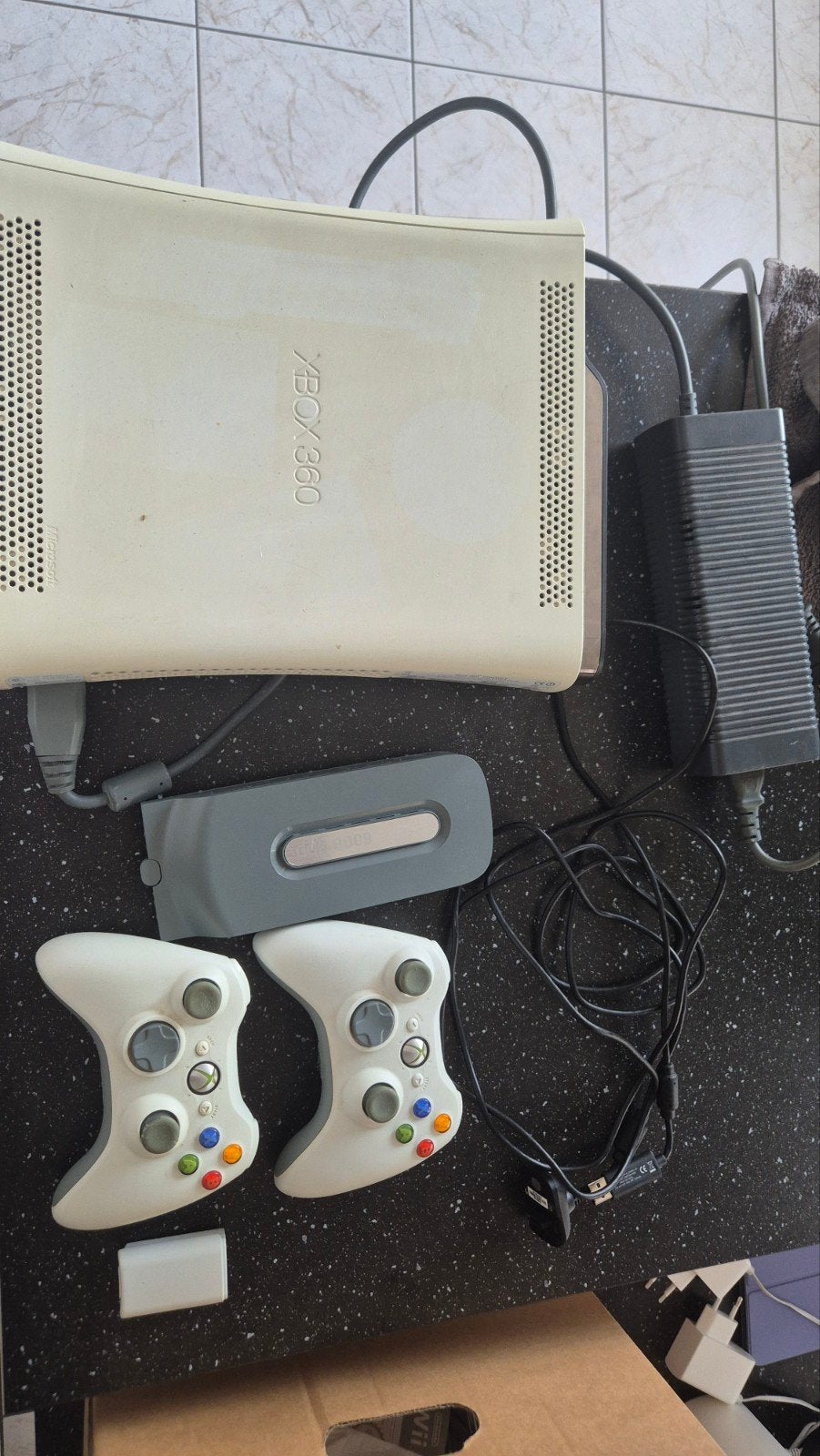 Xbox 360 met extra hdd en 2 controllers, Games en Spelcomputers, Spelcomputers | Xbox 360, Ophalen, Gebruikt, 360 E, Met 2 controllers
