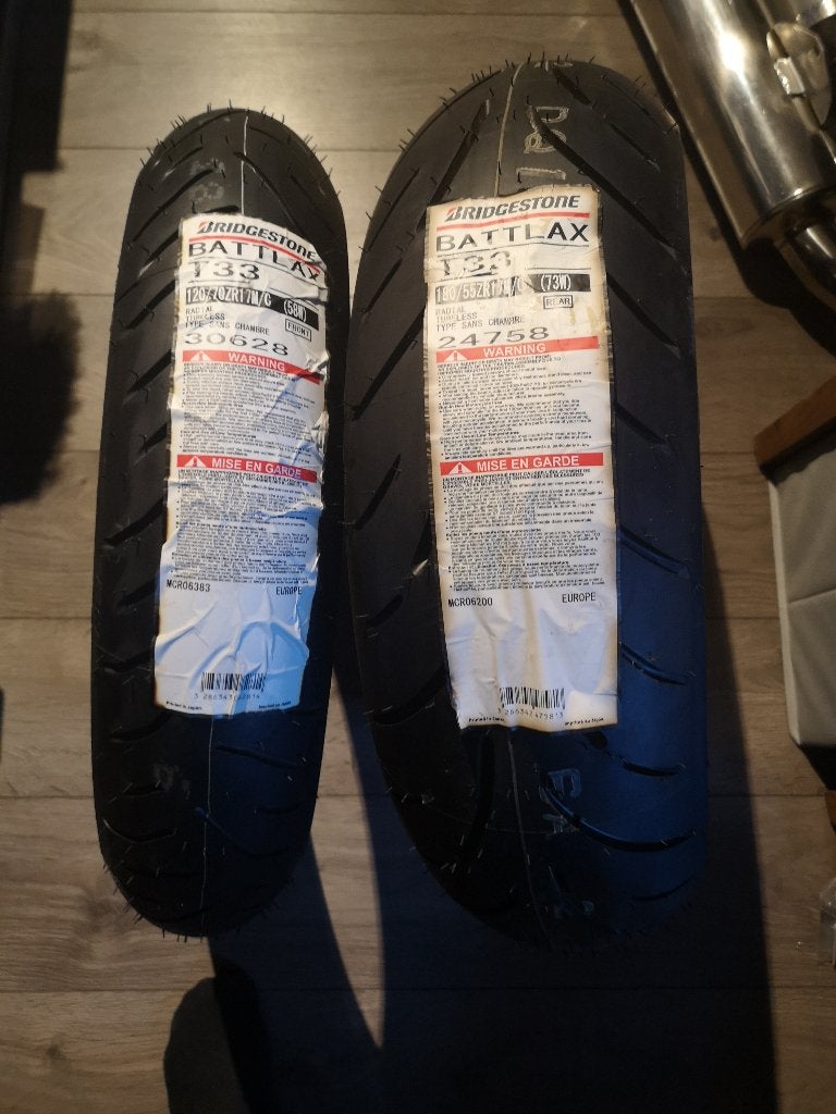 Set neuf  de Bridgestone battlax T33 120/180, Motoren, Ophalen, Nieuw
