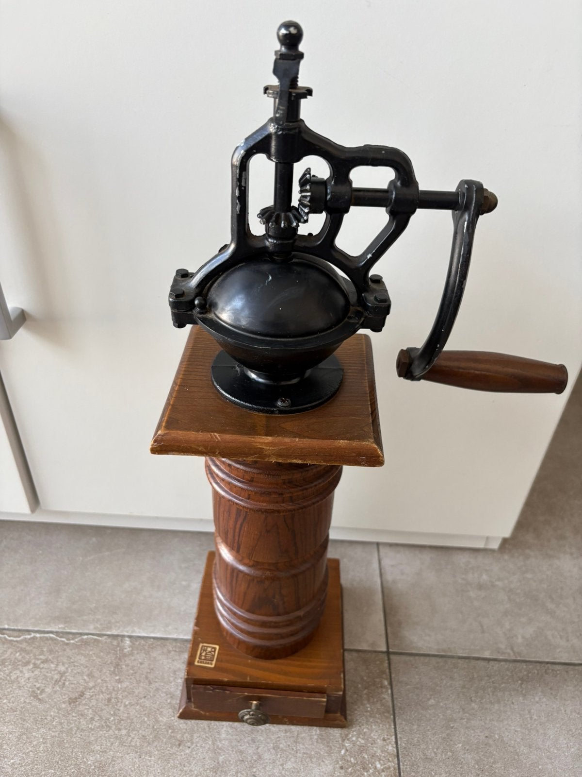 Oude koffiemolen (50 cm hoog), Antiek en Kunst, Ophalen of Verzenden