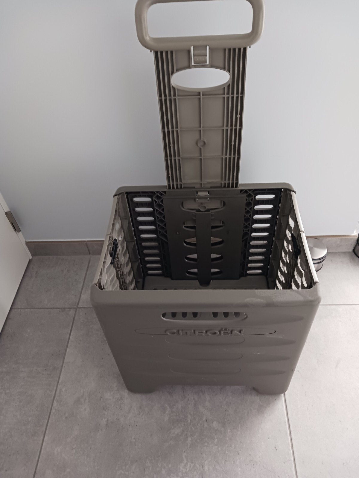 Opvouwbare krat ( trolley) te koop., Ophalen, Gebruikt, Krat, Opvouwbaar