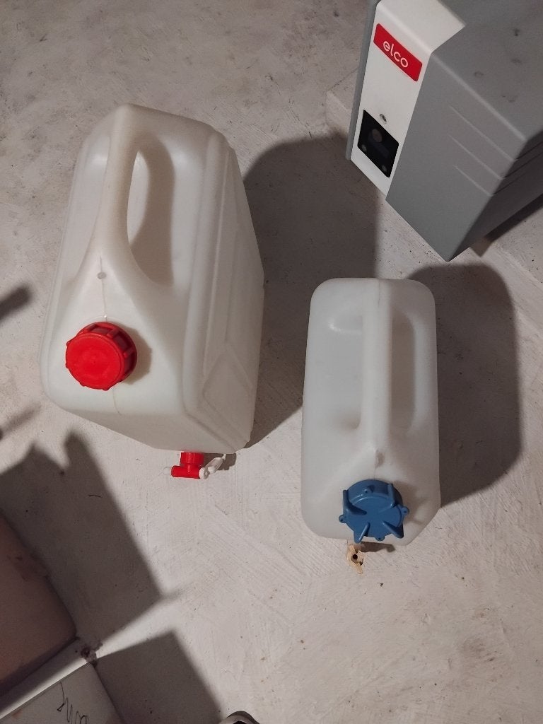 jéricane 10L et 20 L ils n'ont contenu que de l'eau, Doe-het-zelf en Bouw, Chauffageketels en Boilers, Ophalen