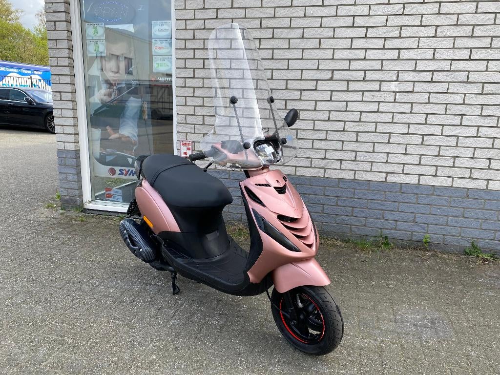 JONGE PIAGGIO ZIP SP 45 4-T MAT ROSE GOLD BROM BJ2024 5000KM, Ophalen, Overige modellen, Benzine, 50 cc