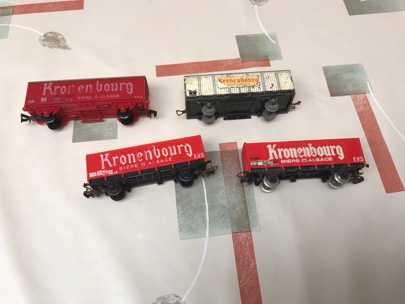 Wagons de train de Kronenbourg, 4 pour 10€, Collections, Enlèvement ou Envoi, Utilisé, Autres types