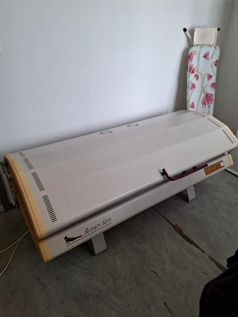 Zonnebank, Elektronische apparatuur, Zonnebanken en Gezichtsbruiners, Ophalen, Gebruikt, Zonnebank dubbelzijdig, 15 lampen of meer