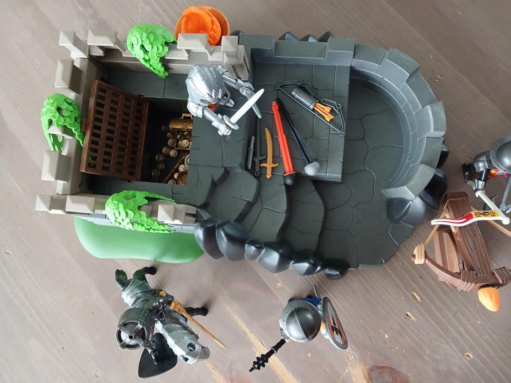 Ridderkasteel, Ophalen, Zo goed als nieuw