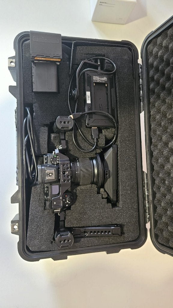 PACKAGE PRO contenu ea Nikon Z6ii +, un moniteur etc., TV, Hi-fi & Vidéo, 4 à 7 fois, Comme neuf, Enlèvement, Appareil photo hybride