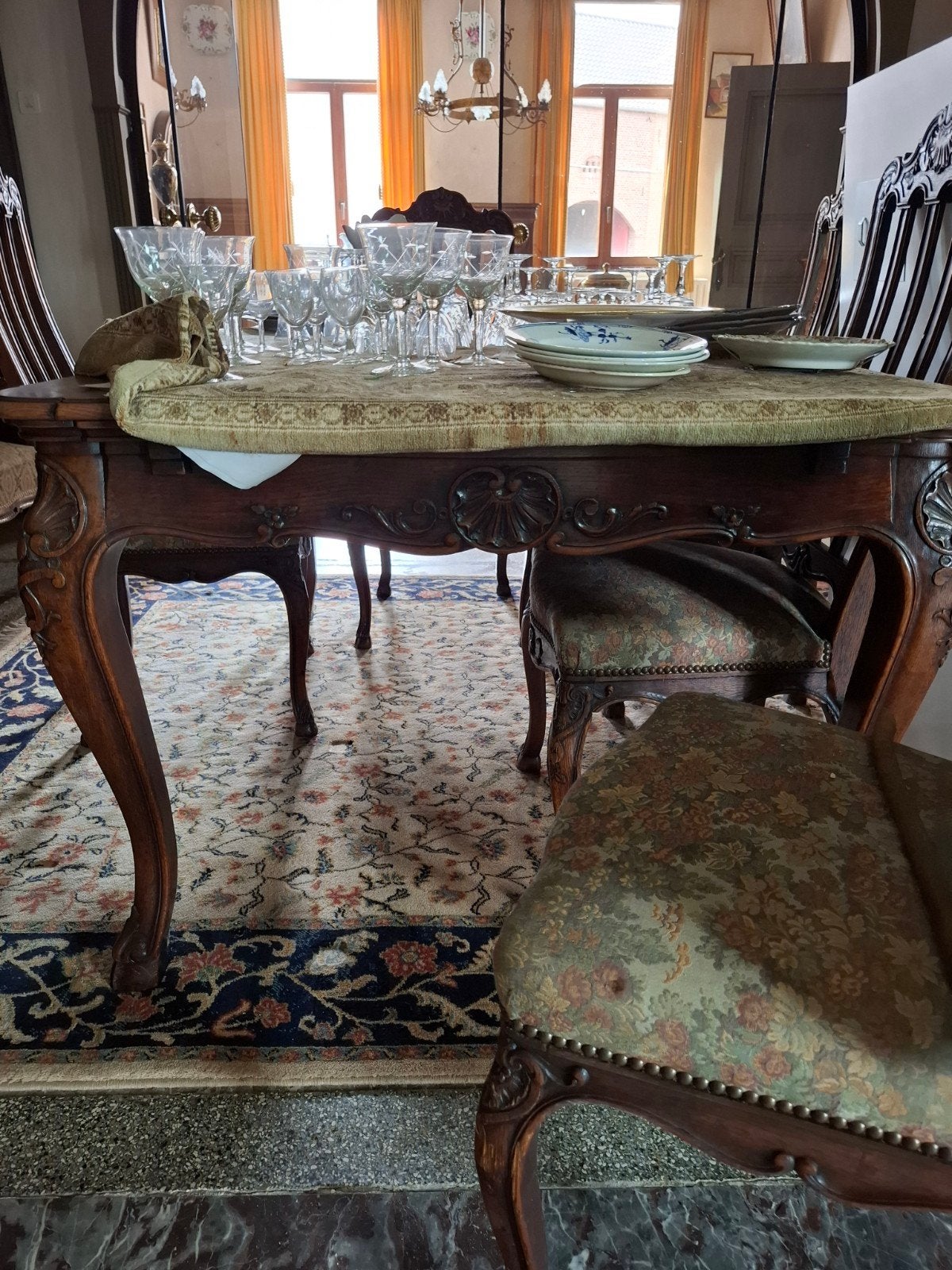 Luikse tafel uittrekbaar 6 stoelen, Ophalen