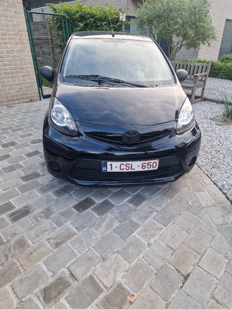 Toyota aygo bj 12/2014 AIRCO 96000km, Autos, Achat, 50 kW, Boîte manuelle, Noir