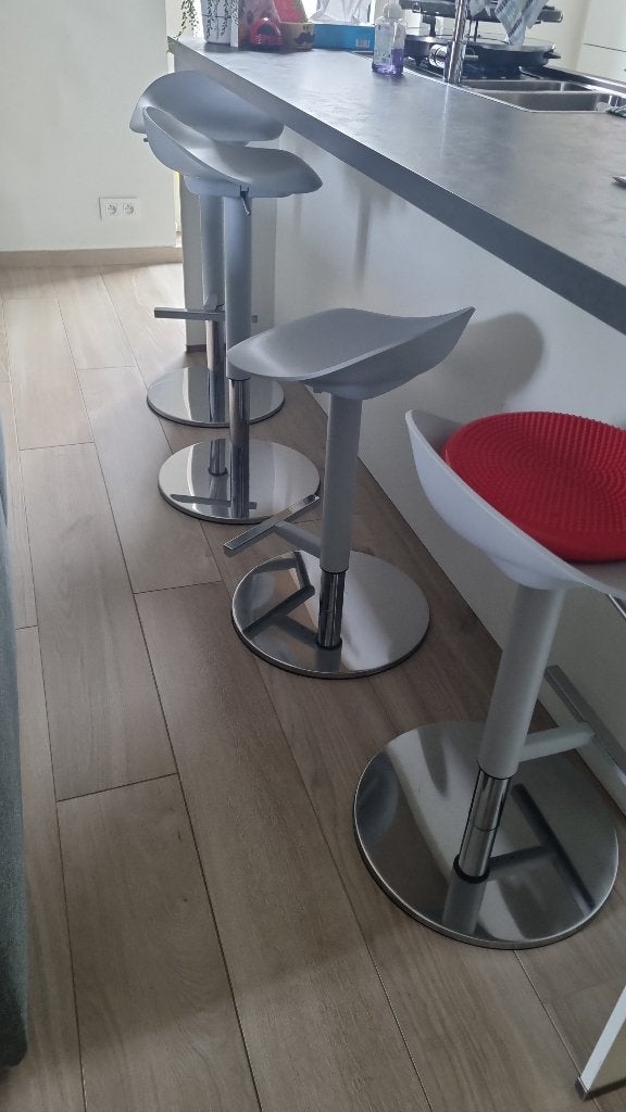 Barkrukken Ikea grijs x4, Huis en Inrichting, Barkrukken, Ophalen, Kunststof, Gebruikt, 60 tot 90 cm