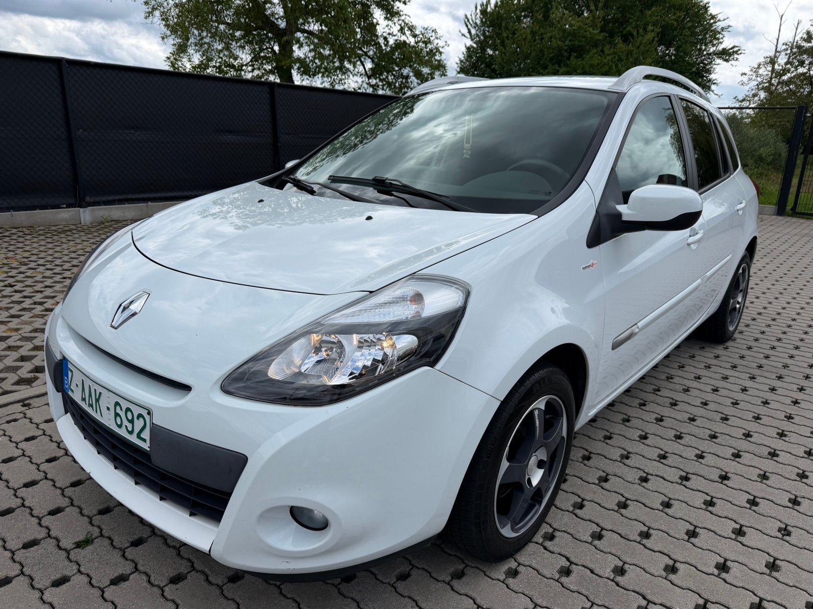 Renault Clio 1.5 tdci jaar 2012 heel goed staat, Euro 5, Wit, Bedrijf, 5 deurs