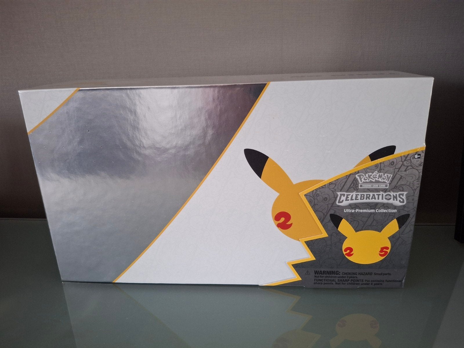 Coffret de collection Pokémon Ultra Premium pour les 25 ans, Enlèvement ou Envoi