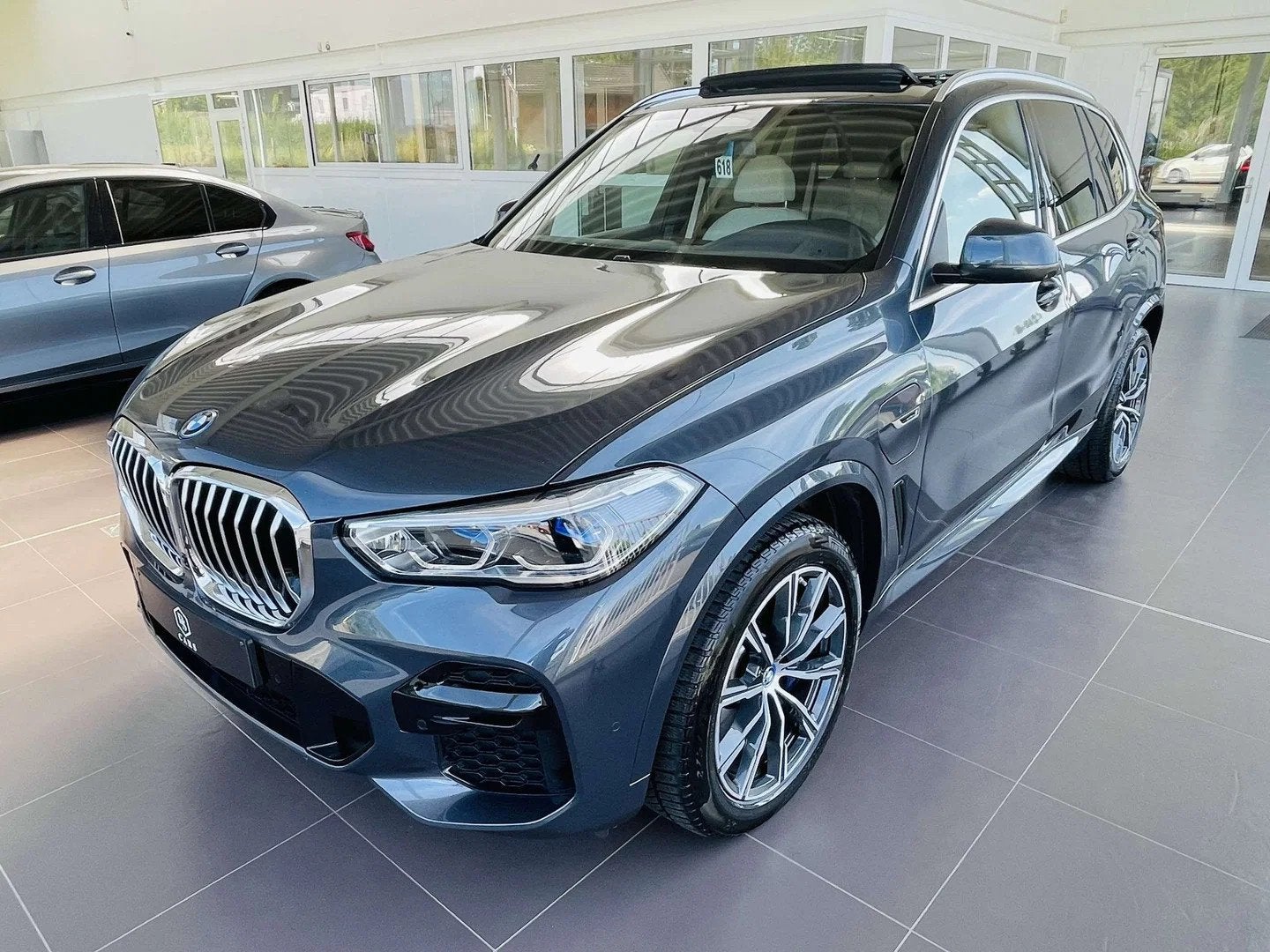 BMW X5 3.0A xDrive45e * GARANTIE + PACK M + TOIT PANO + LASE, Auto's, Gebruikt, Leder, 5 deurs, Hybride Elektrisch/Benzine