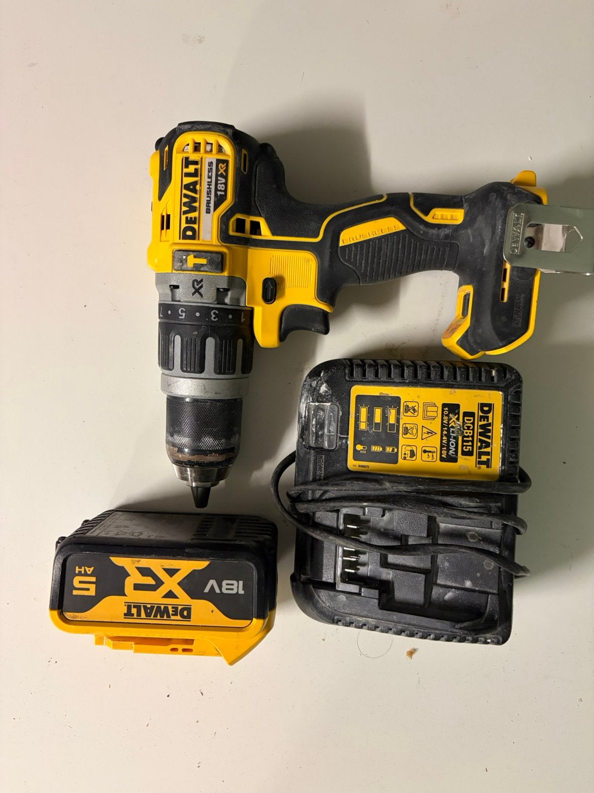 Perceuse-visseuse DEWALT 18V XR Brushless, Bricolage & Construction, Enlèvement, Comme neuf, Perceuse