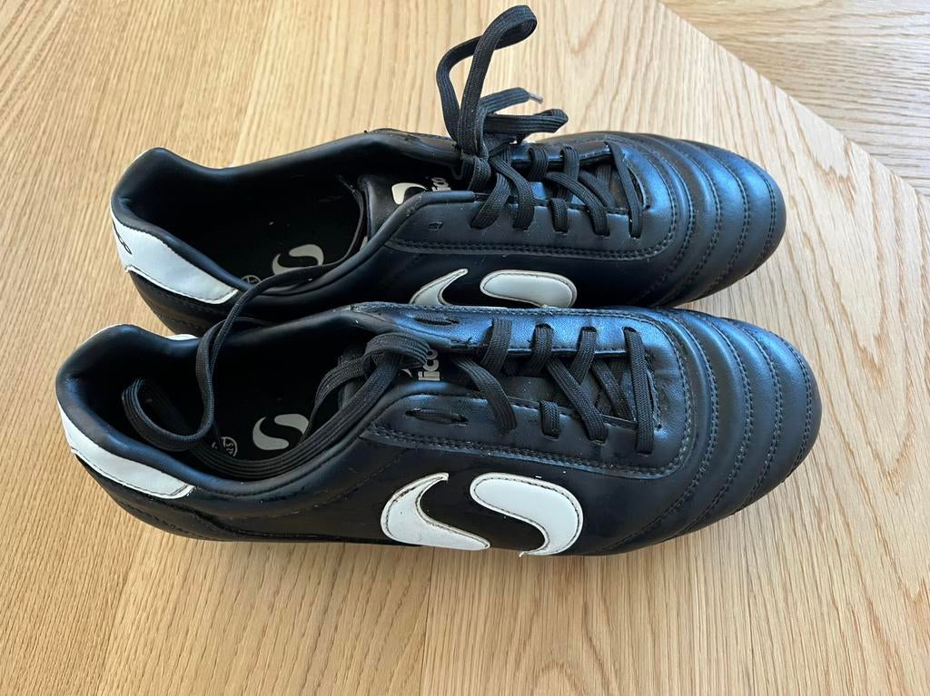 Chaussures foot sondico 42,5, Enlèvement, Comme neuf, Chaussures