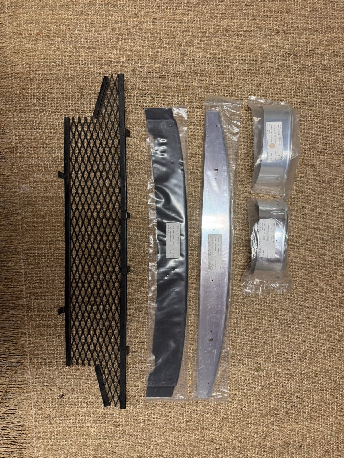 Grille de Calandre Avant - MG Midget / Austin Healey Sprite, Enlèvement