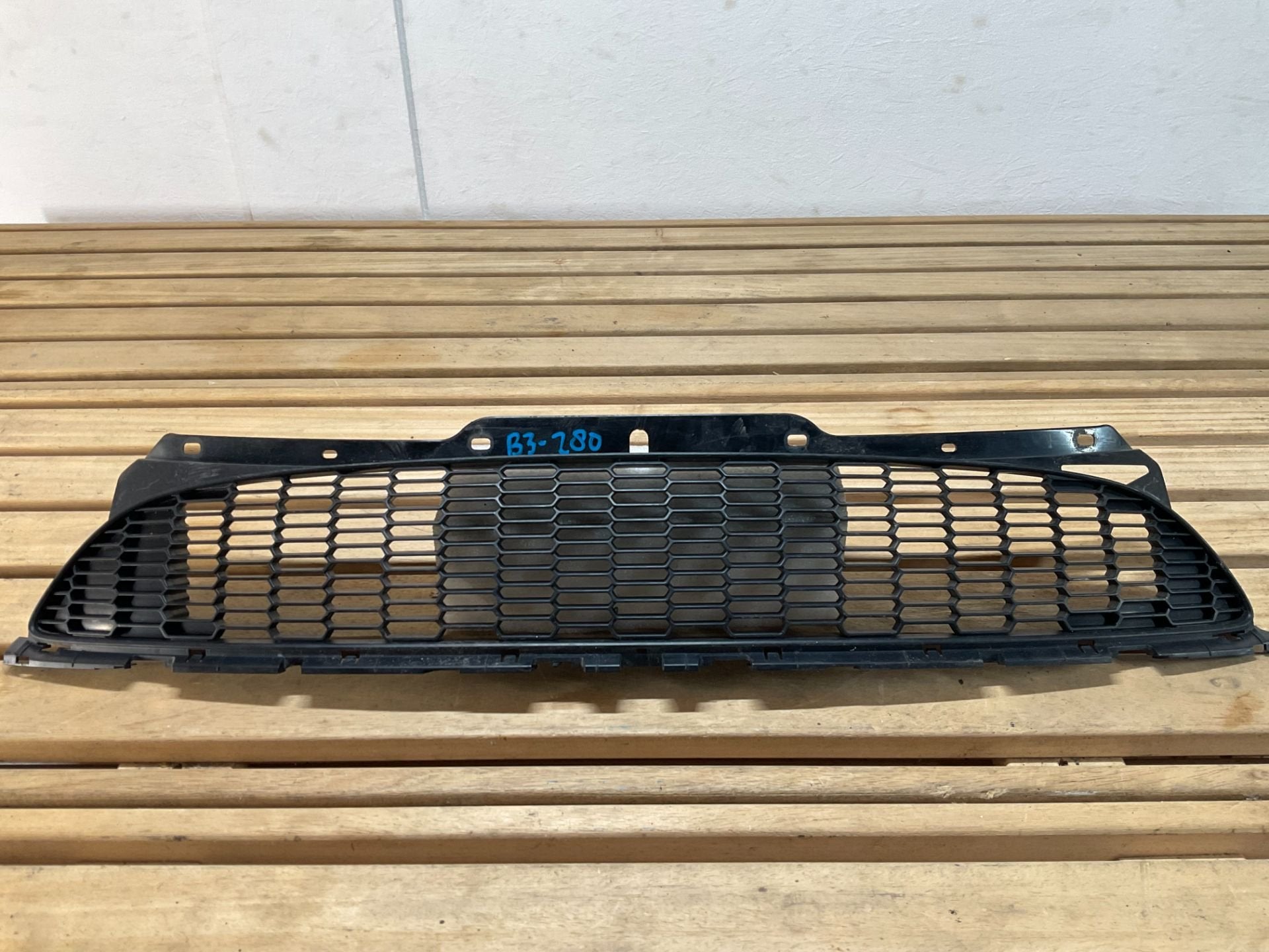 Grille de pare-chocs Mini Mini F56 Grille 10627110 B3-280, Autos : Pièces & Accessoires, Customer.service@mini.co.uk, BMW AG, Petuelring 130
80788  Munich, DE