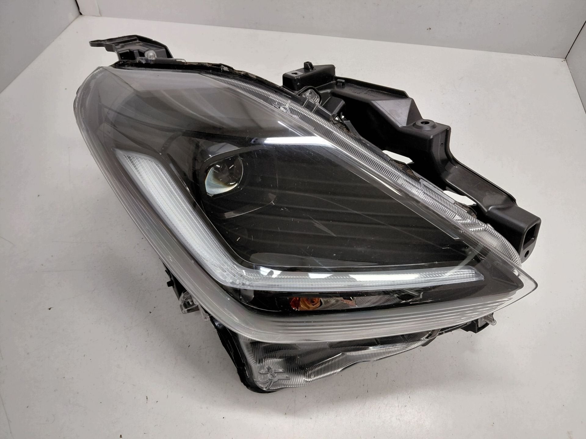 Phare droit Suzuki Swift MK9 Stanley, Info@suzuki.co.jp, Takatsuka-cho, Chuo-ku 300
432-8611  Hamamatsu, Suzuki Motor Corporation