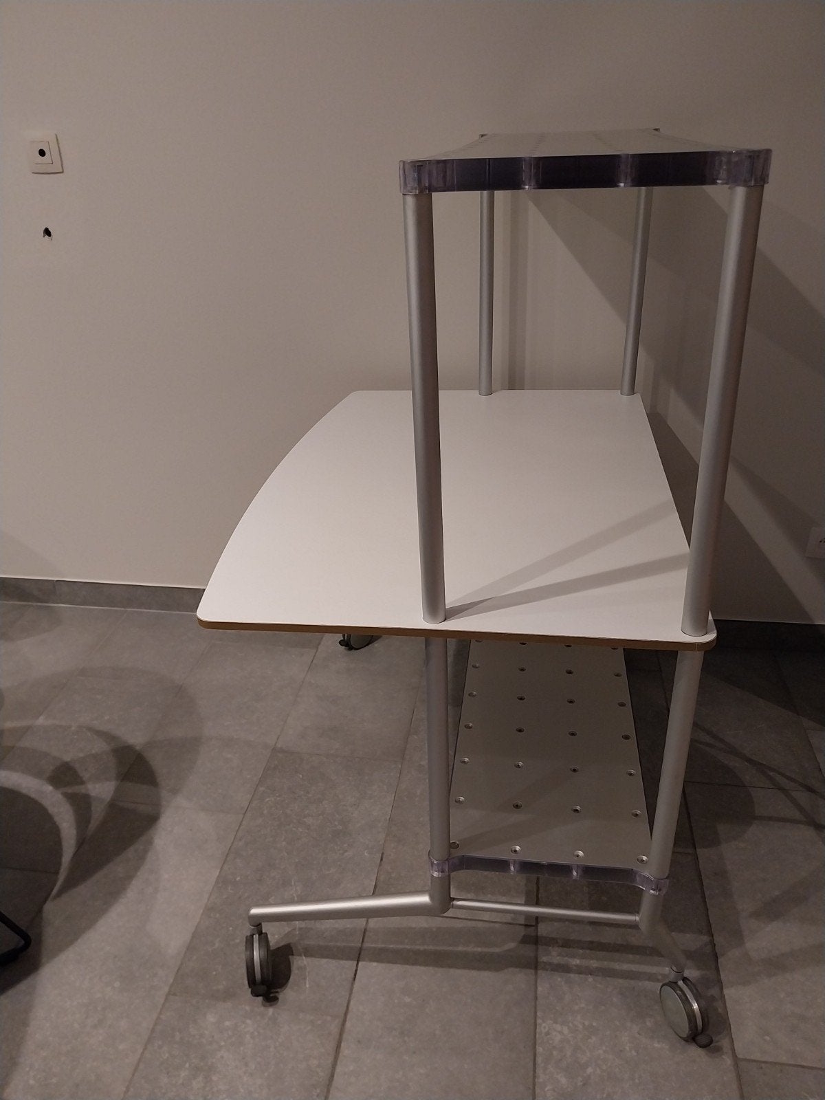 a vendre bureau Kartell en bon état., Enlèvement