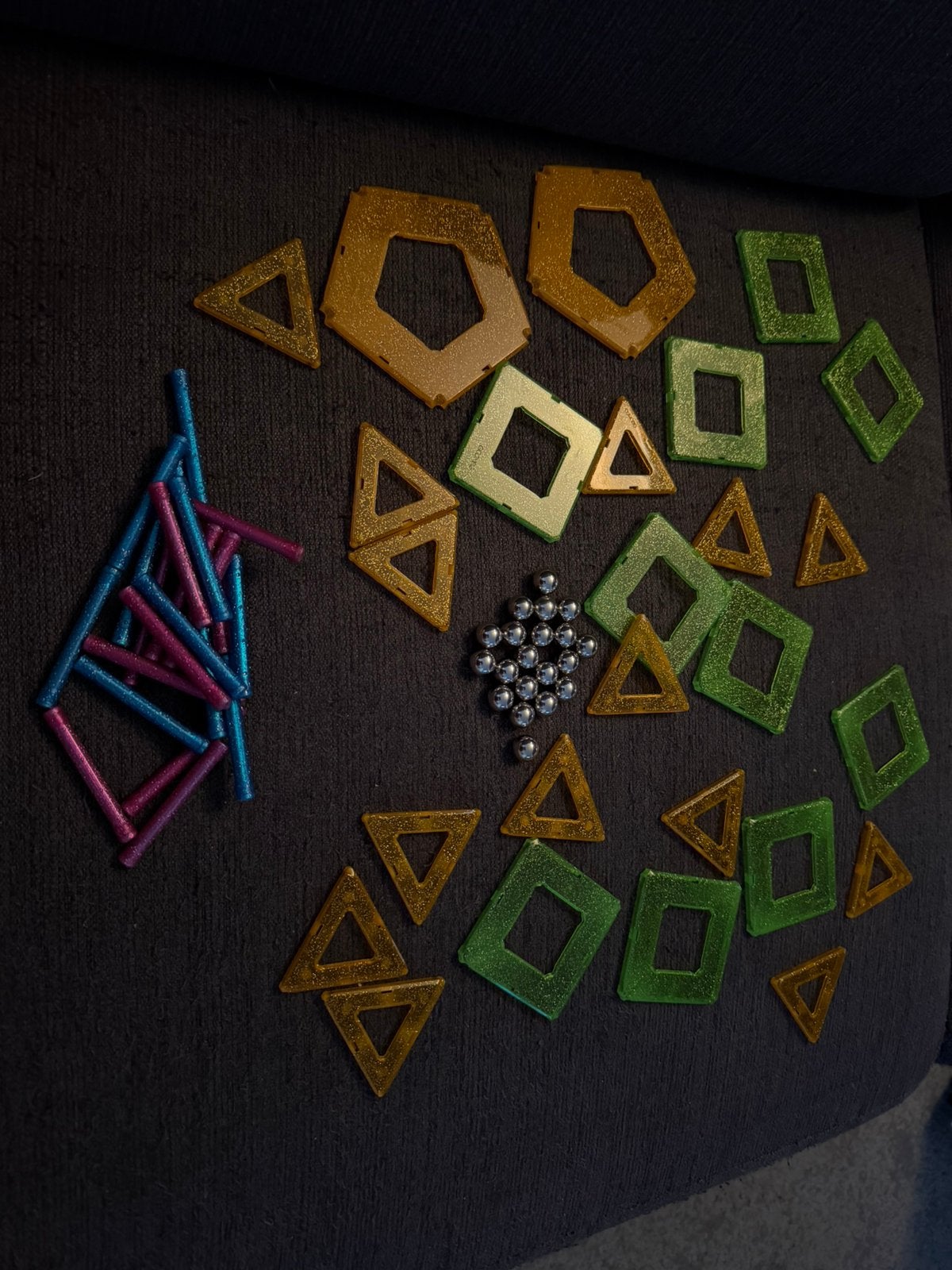 Magnetische bouwset met staafjes en balletjes, Ophalen