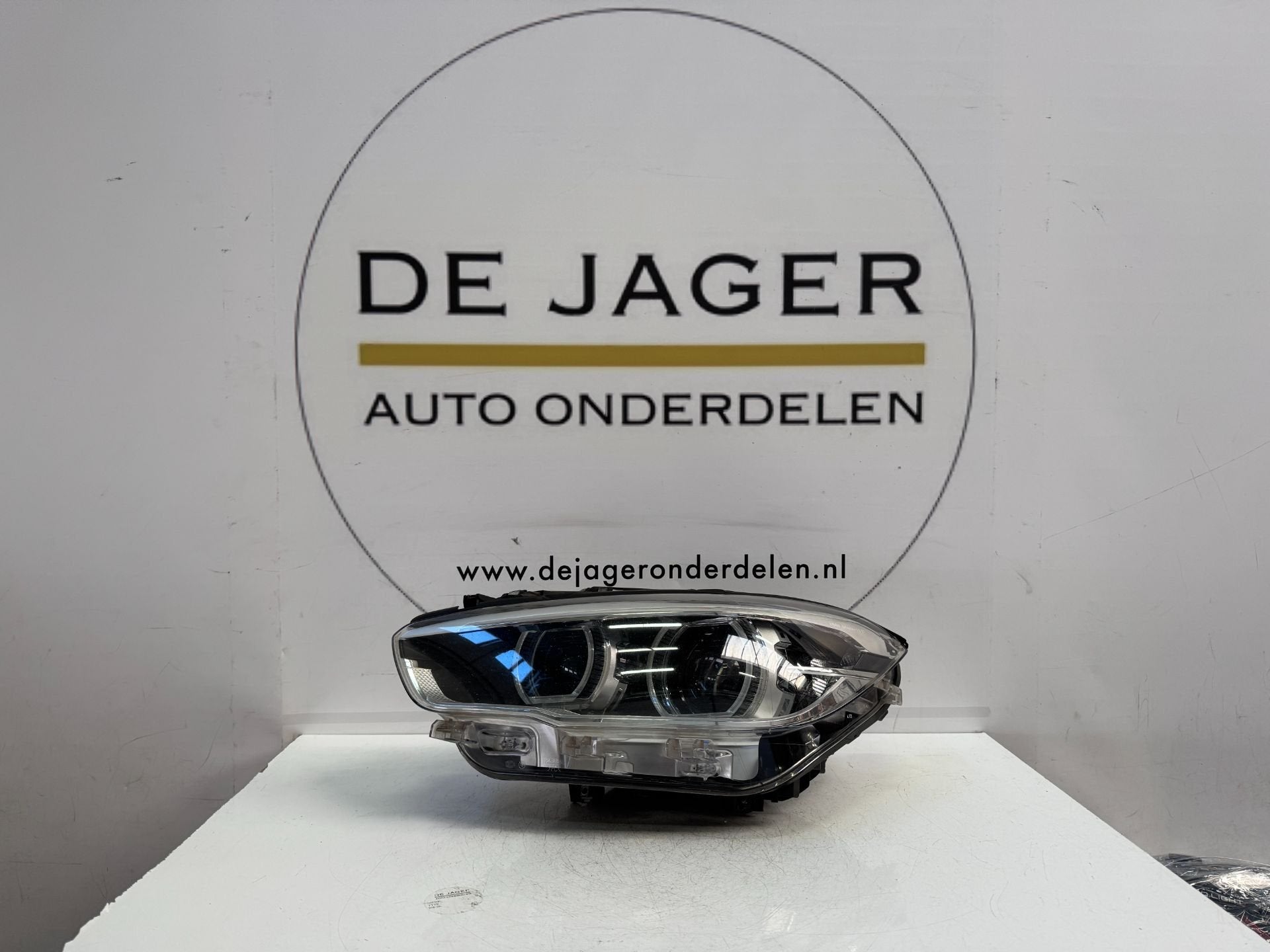 Phare avant gauche adaptatif LED pour BMW S rie 1 F20 restyl, Petuelring 130
80788  Munich, DE, Info@bmw.de, Utilisé, BMW