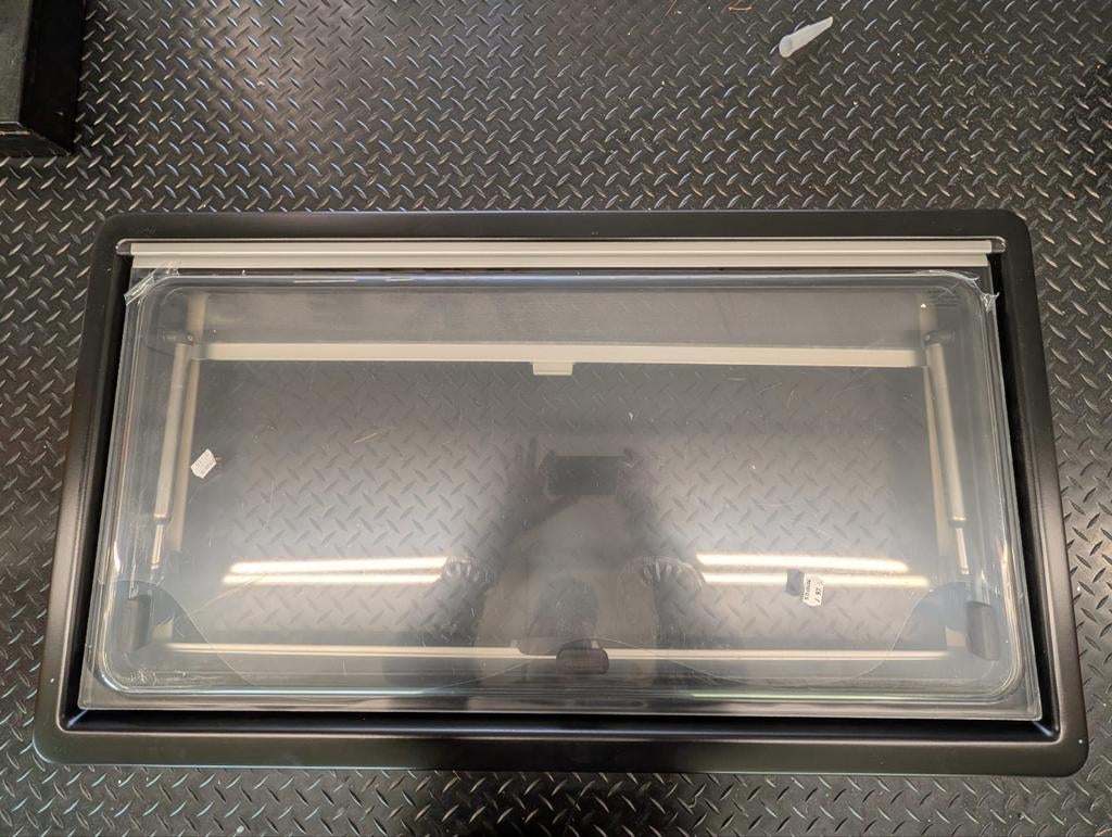 Dometic S4 poly framed window, Ophalen