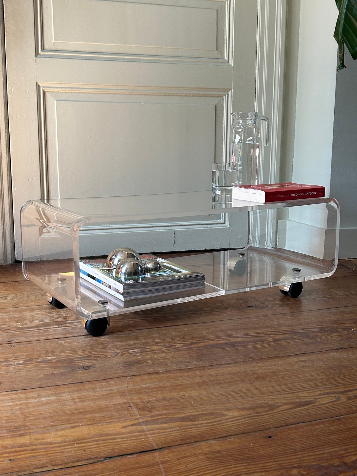 Vintage transparante acryl salontafel op wieltjes, Kunststof, Gebruikt, 50 tot 100 cm, Ophalen of Verzenden