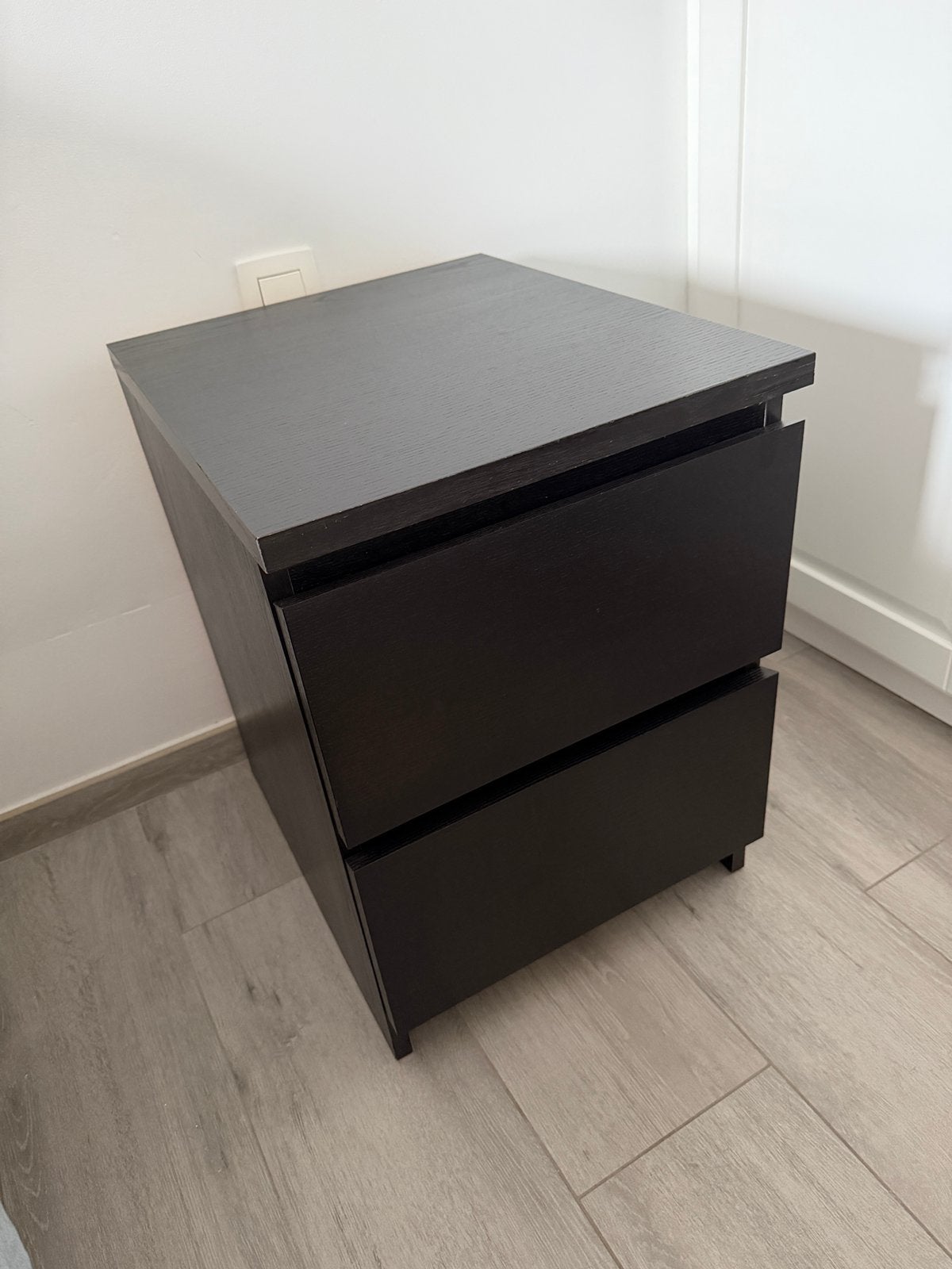 dressoir Nachtkastje met 2 laden zwart hout IKEA MALM, Huis en Inrichting, Ophalen, Zo goed als nieuw