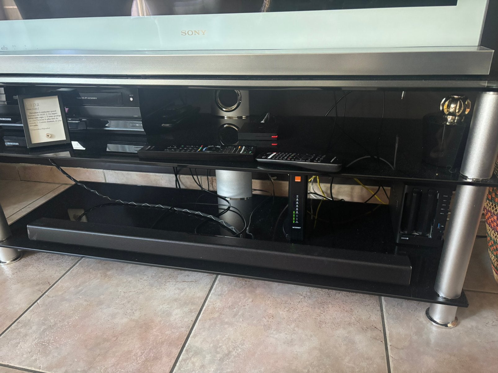Meuble tv a vendre en verre noir et argent, Moins de 100 cm, Comme neuf, Verre, Enlèvement